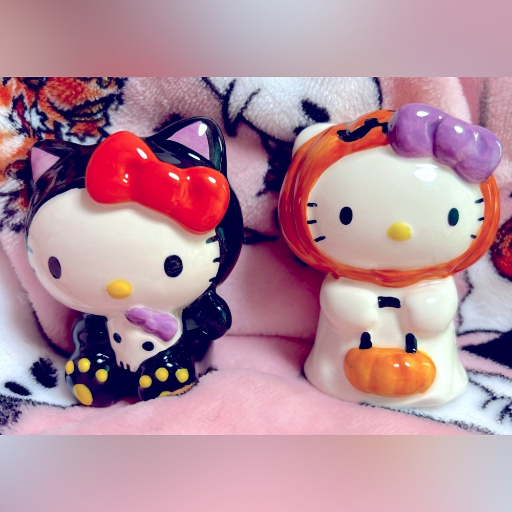 Hello Kitty Halloween Trick or Treaters